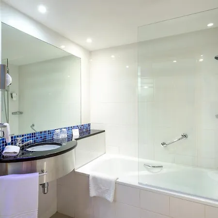 Hotel Express Lisbon-oeiras, An Ihg 3*