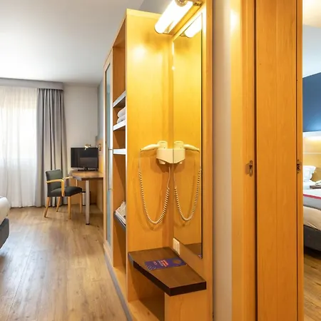 Hotel Express Lisbon-oeiras, An Ihg 3*