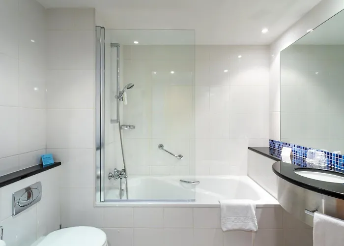 Hotel Express Lisbon-oeiras, An Ihg 3*