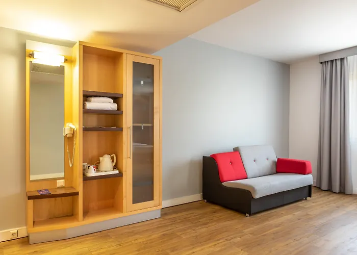 Express Lisbon-oeiras, An Ihg Oeiras